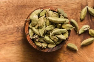 Cardamom Health Benefits: पाचन, हृदय स्वास्थ्य, और बहुत कुछ के लिए एक स्वादिष्ट मसाला